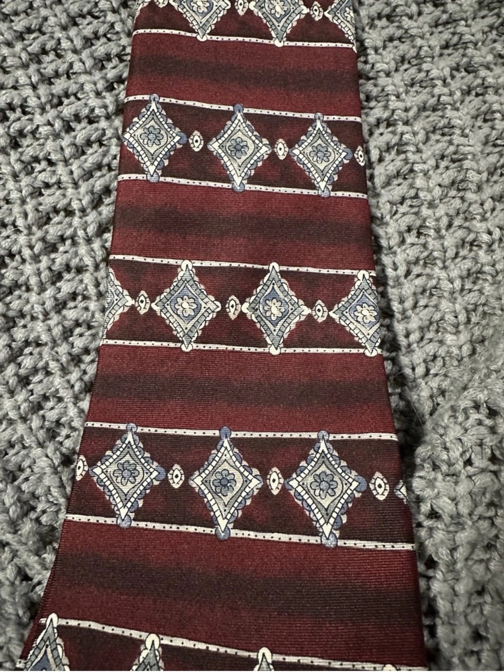 Men’s Vintage Silk Tie Henry Grethel 3 1/2” Wide burgundy